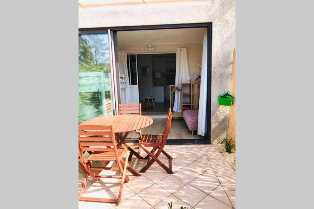 La Petite Pinede Studio Climatise Proche Plage Санари-сюр-Мер Экстерьер фото