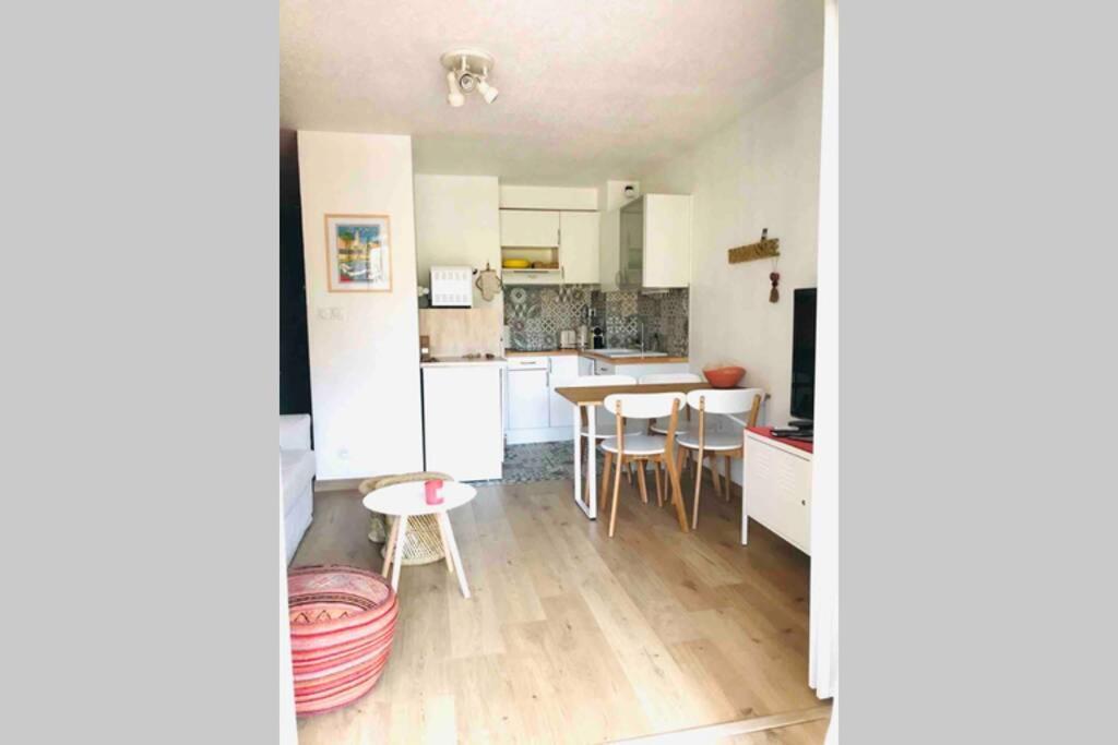La Petite Pinede Studio Climatise Proche Plage Санари-сюр-Мер Экстерьер фото