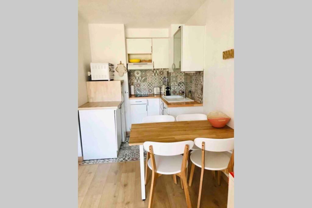 La Petite Pinede Studio Climatise Proche Plage Санари-сюр-Мер Экстерьер фото