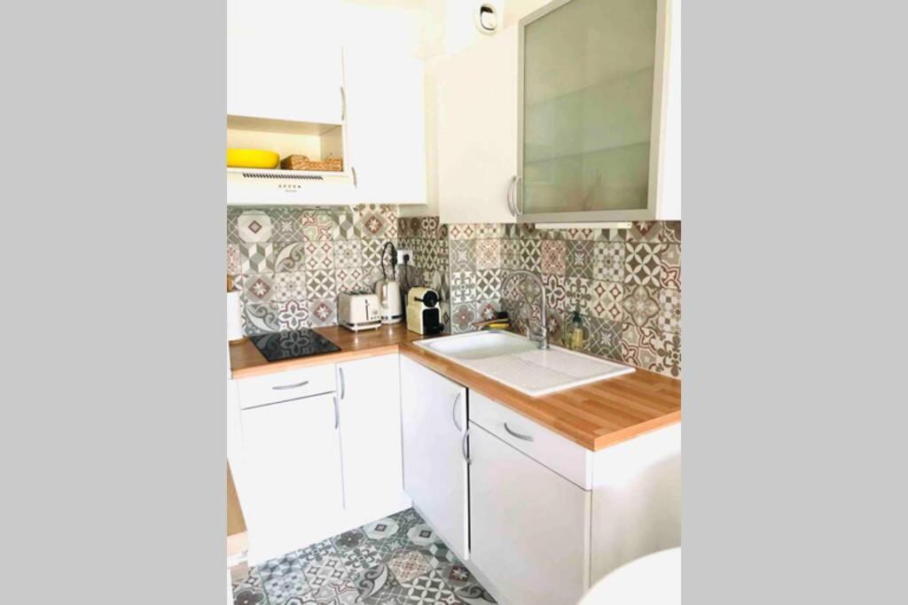 La Petite Pinede Studio Climatise Proche Plage Санари-сюр-Мер Экстерьер фото