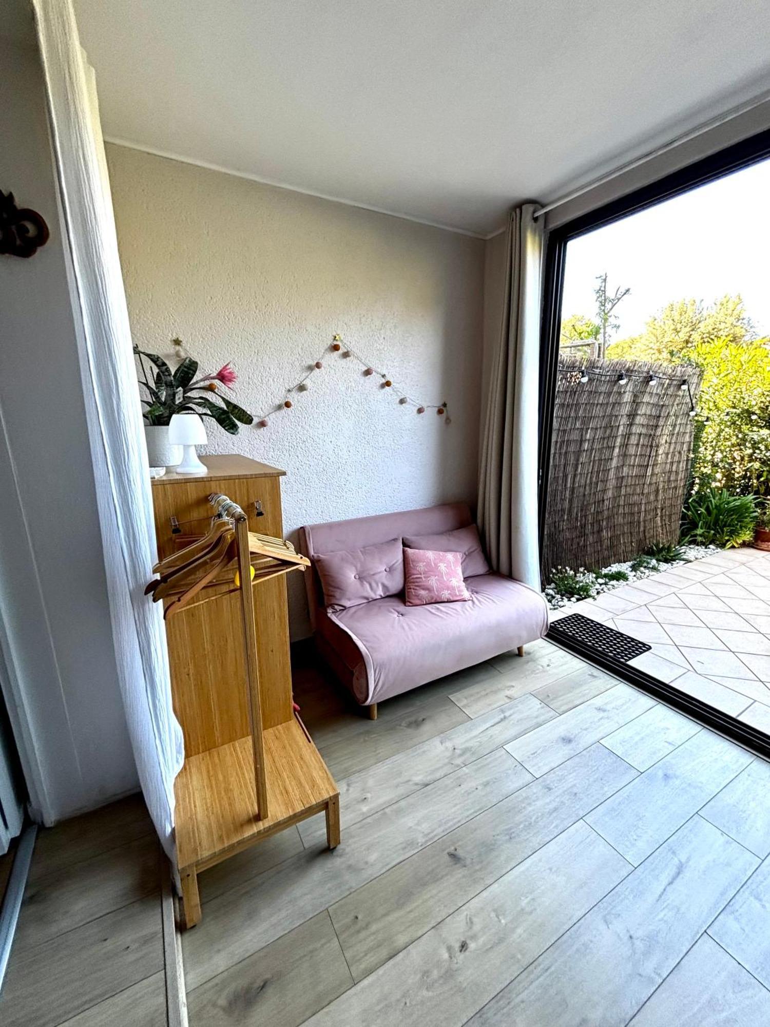 La Petite Pinede Studio Climatise Proche Plage Санари-сюр-Мер Экстерьер фото