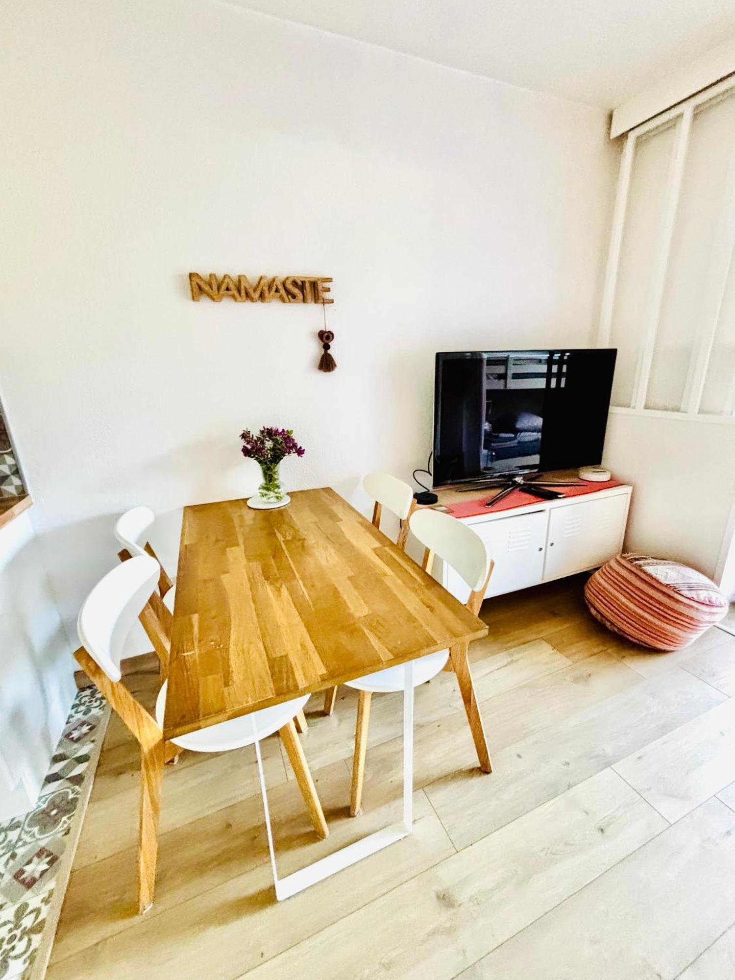 La Petite Pinede Studio Climatise Proche Plage Санари-сюр-Мер Экстерьер фото