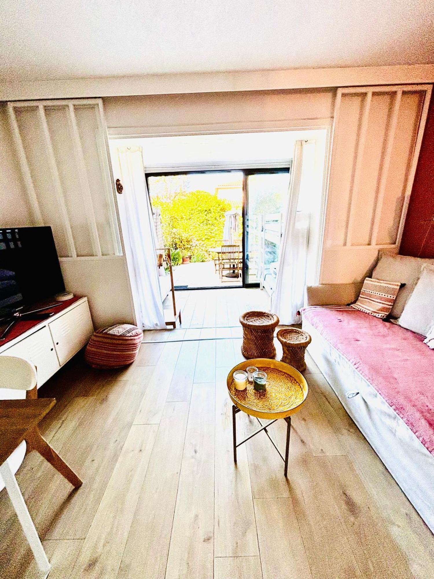 La Petite Pinede Studio Climatise Proche Plage Санари-сюр-Мер Экстерьер фото